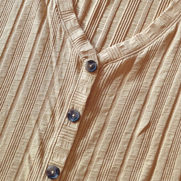 Like New! Natural Reflections Gold Short Sleeve V-Neck Cotton Ribbed Tee-Sz L. - Picture 3 of 10